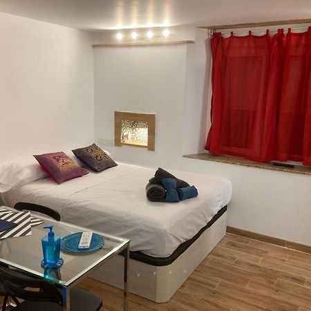 Malaguena Salerosa "Apartamento - Estudio Con Terraza" En Casa Tipica De 1 A 4 Dormitorios Malaga Zewnętrze zdjęcie